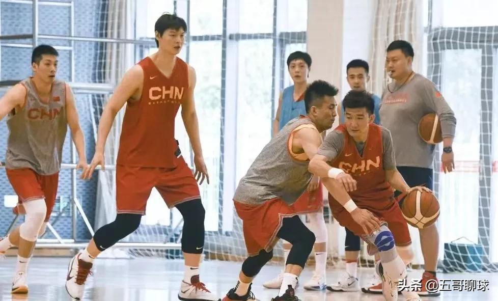 中国男篮12人名单或曝光，五员大将会落选，球迷赞同