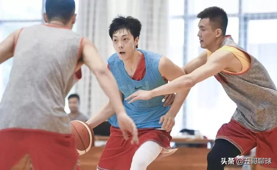 中国男篮12人名单或曝光，五员大将会落选，球迷赞同