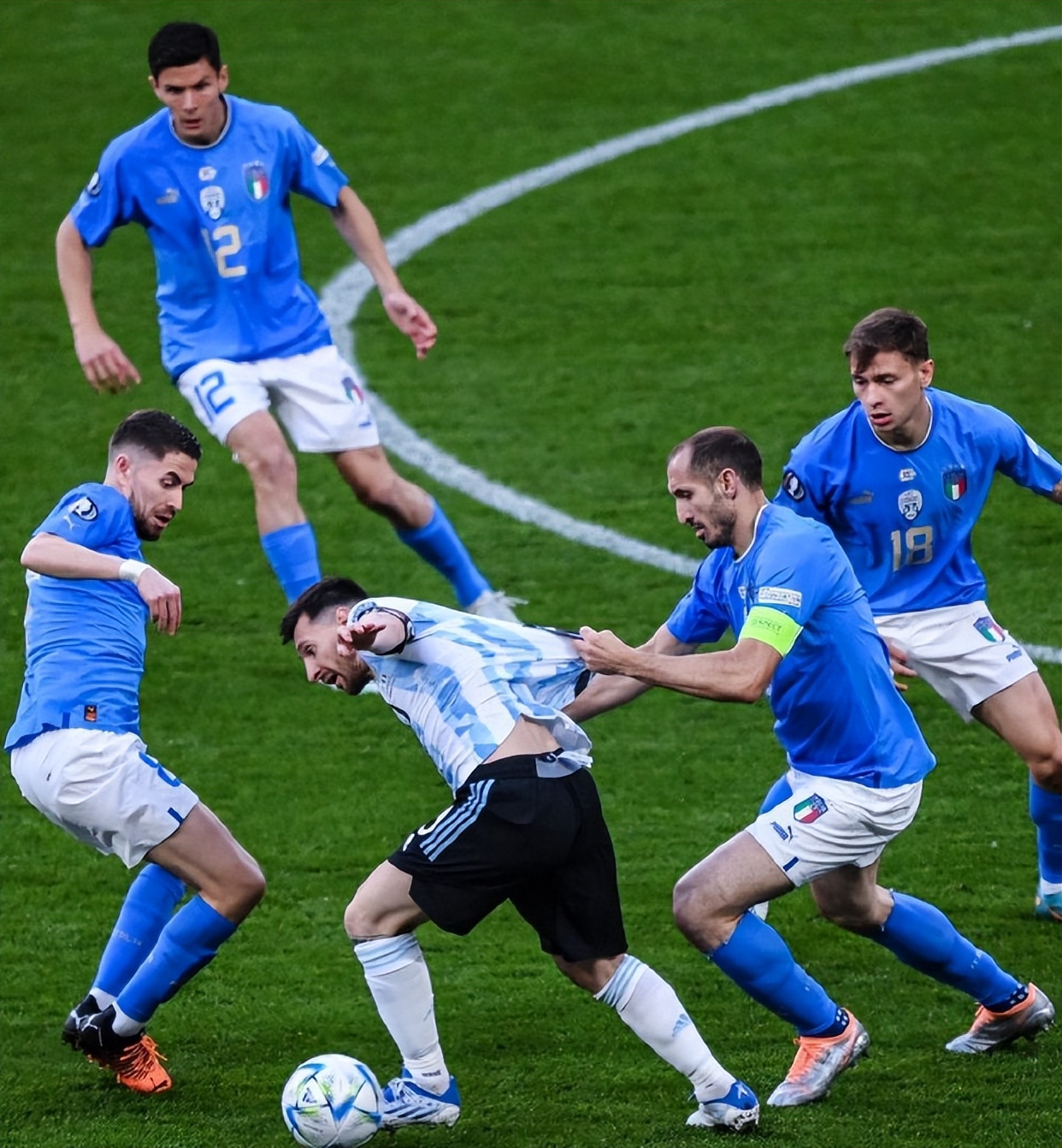 阿根廷3比0胜意大利，夺首届欧美冠军杯！梅西献助攻回击姆巴佩