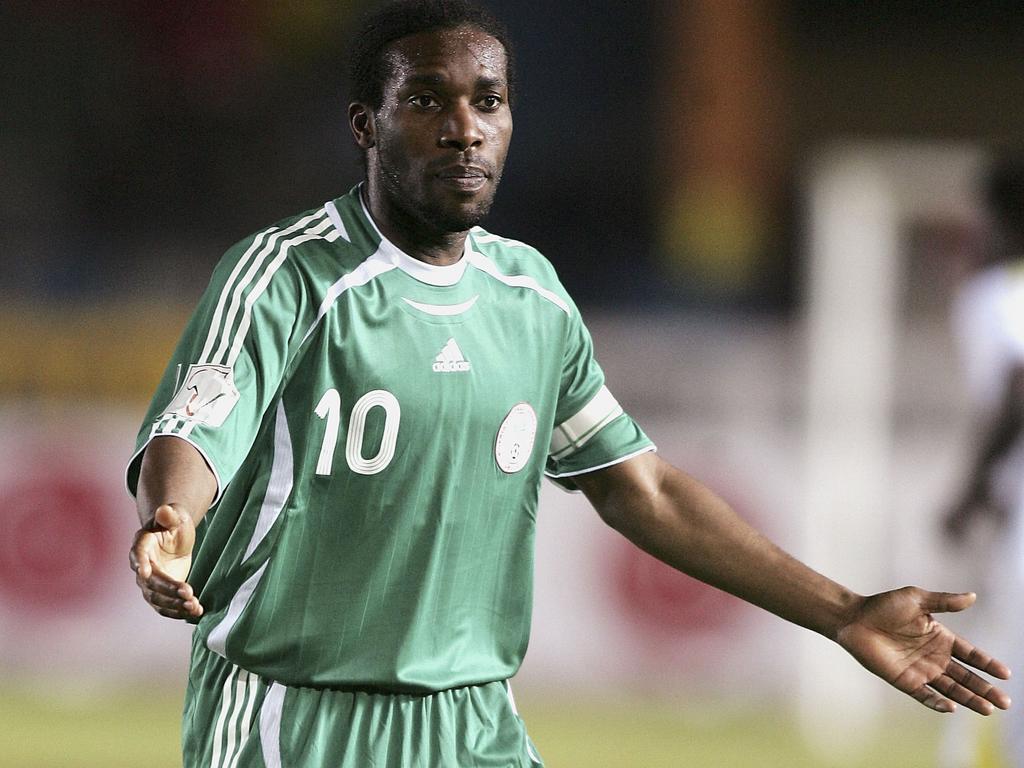 尼日利亚的闪电：奥科查在1998年世界杯的速度与激情