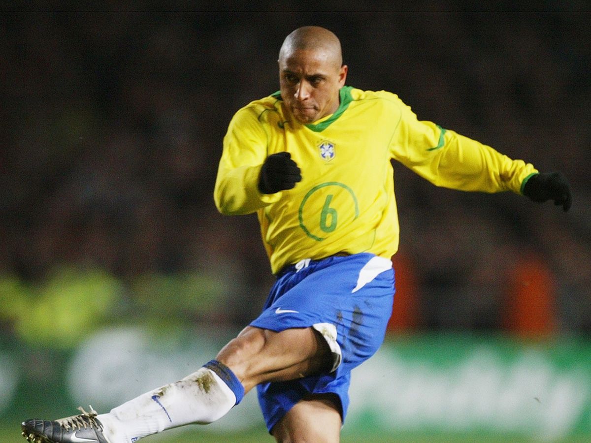 2002年世界杯：卡洛斯的神奇任意球，巴西队的制胜法宝