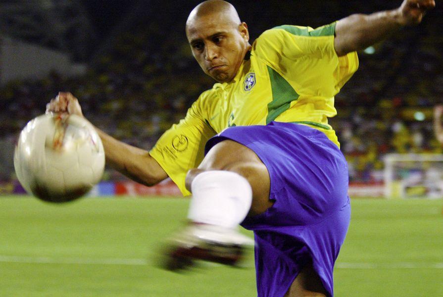 2002年世界杯：卡洛斯的神奇任意球，巴西队的制胜法宝