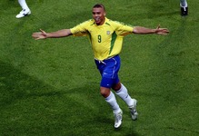 2002年世界杯：罗纳尔多封神，巴西队再次问鼎世界杯