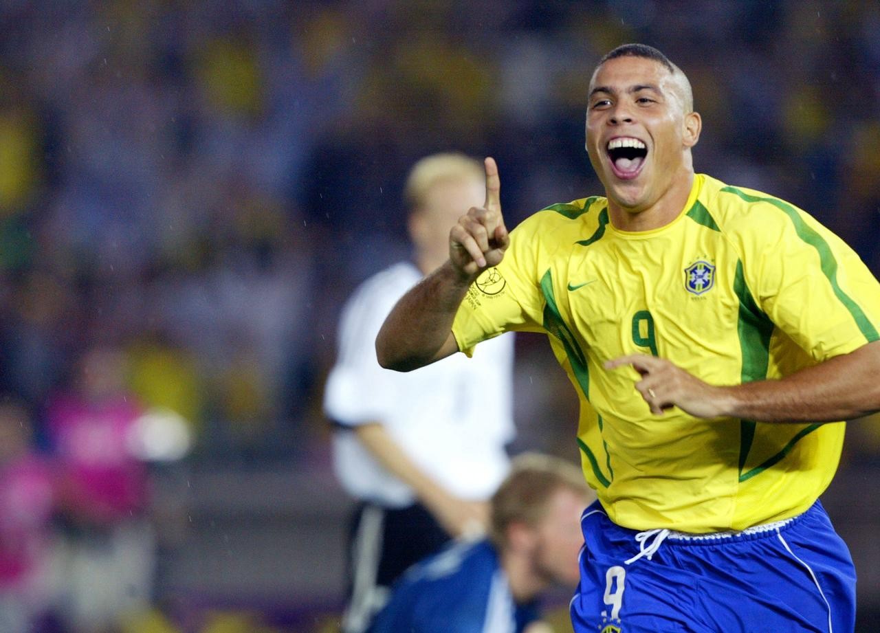 2002年世界杯：罗纳尔多封神，巴西队再次问鼎世界杯
