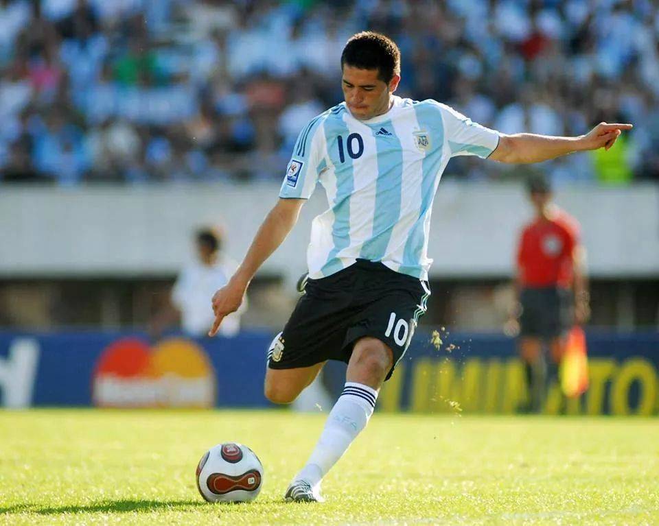 里克尔梅：2006年世界杯的阿根廷中场魔术师