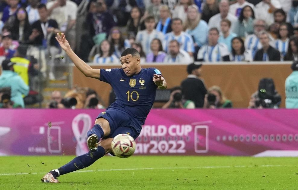 2018年世界杯：姆巴佩崭露头角，法国队时隔20年再夺世界杯