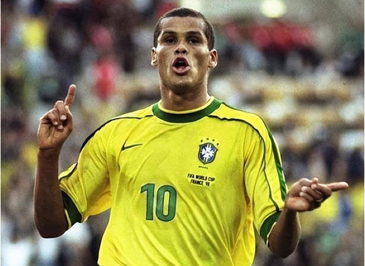 巴西的指挥官：里瓦尔多在2002年世界杯的领袖风范