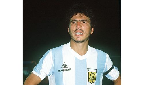 帕萨雷拉的领袖风采：阿根廷足球的旗帜