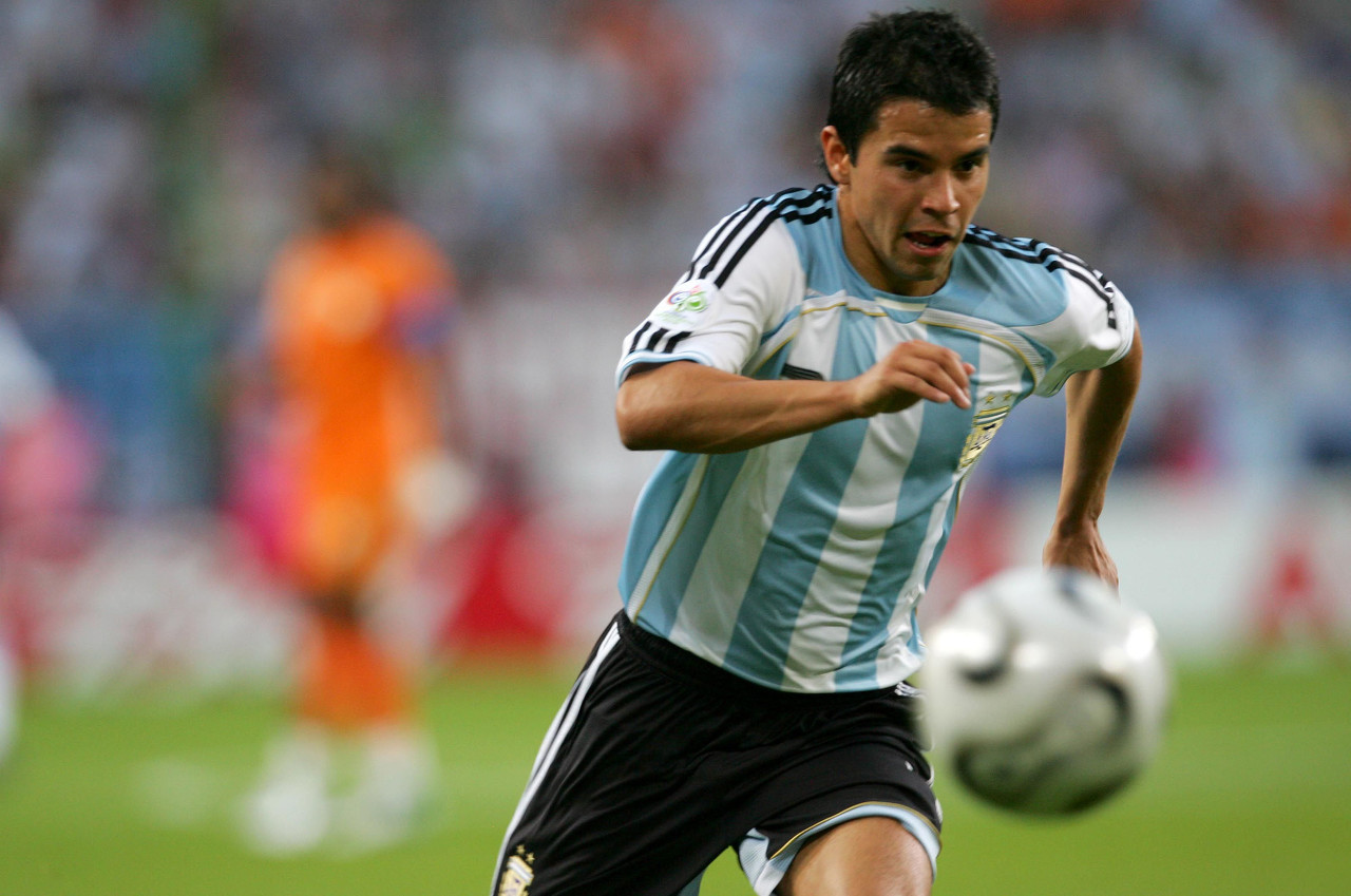 萨维奥拉的灵动飘逸：阿根廷足球的精灵