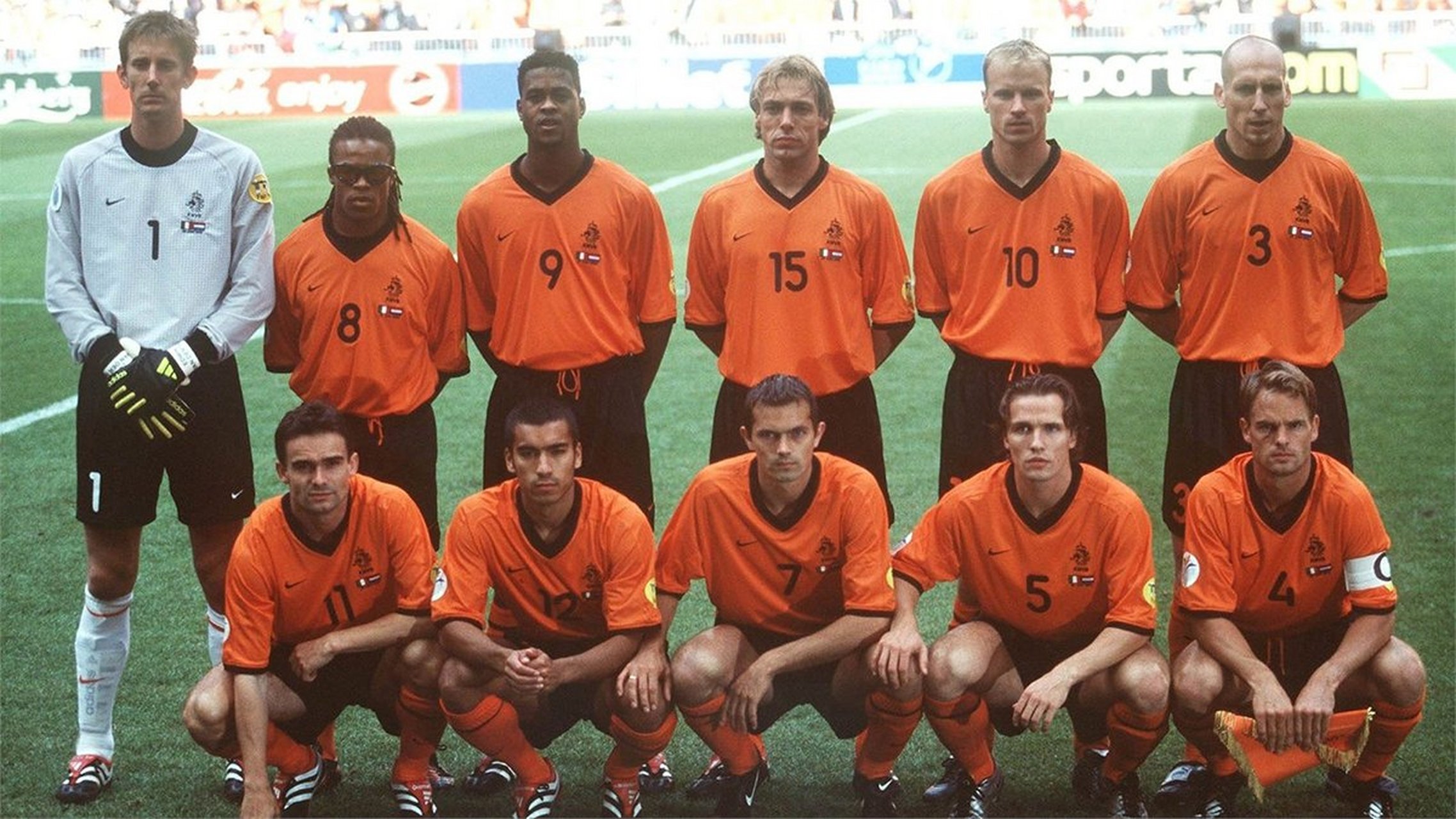 2000年荷兰比利时欧洲杯：足球的辉煌篇章